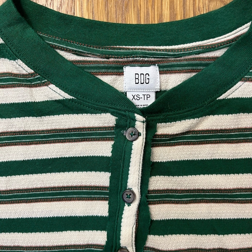 Urban Outfitters BDG Harvey Striped Henley Tee Size Small - Picture 6 of 8